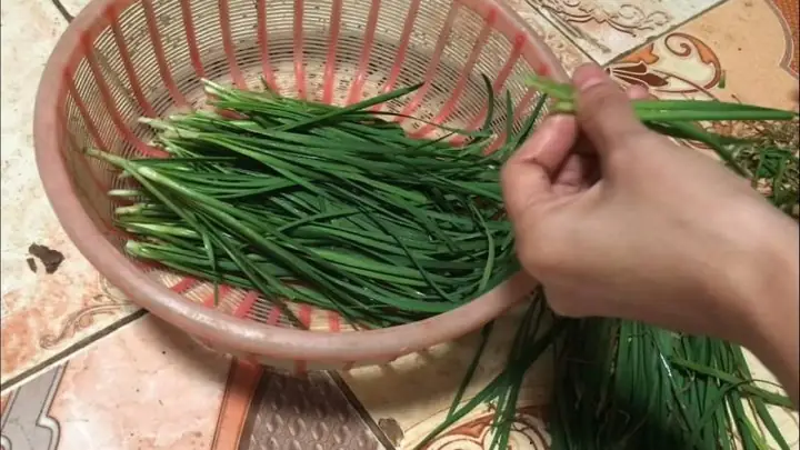 Bước 2: Sơ Chế Các Nguyên Liệu Khác