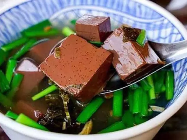 Cách Nấu Canh Huyết Heo Với Hẹ Thanh Mát, Bổ Dưỡng Tại Nhà