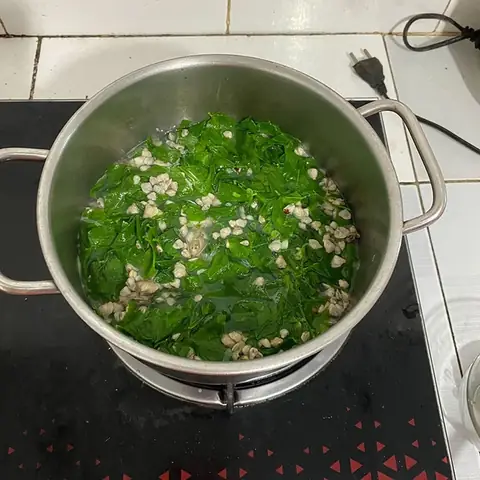 - Bước 2: Nấu Canh Hến Với Rau Ngót - Bước 2: Nấu Canh Hến Với Rau Ngót