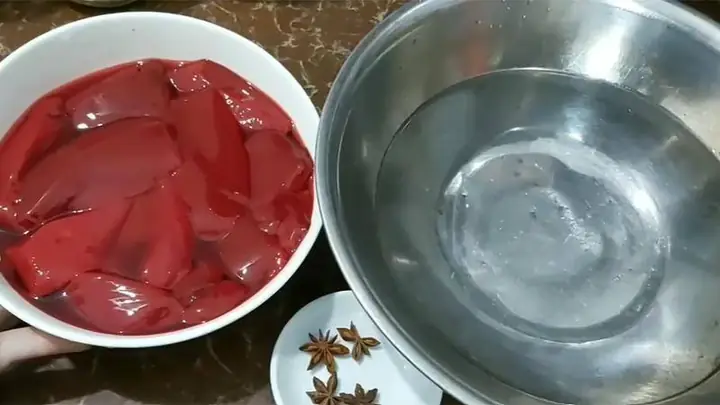 Bước 1: Sơ Chế Huyết Heo