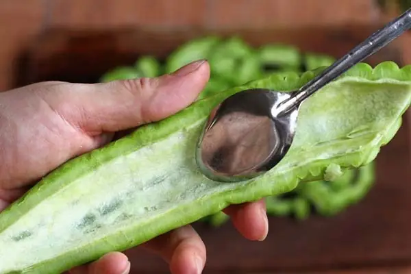 Cách Nấu Canh Khổ Qua Nhồi Thịt Giữ Được Màu Xanh, Không Đắng