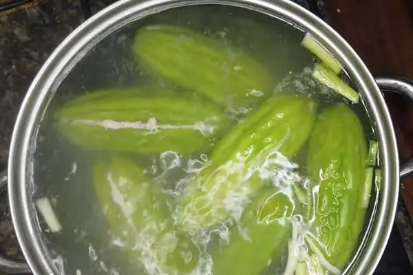 Cách Nấu Canh Khổ Qua Nhồi Thịt Giữ Được Màu Xanh, Không Đắng