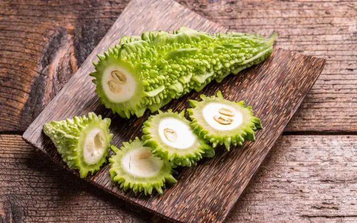 Món canh có vị béo mềm từ trứng kết hợp cùng vị đăng đắng dịu nhẹ của khổ qua tạo nên sức hút khó cưỡng cho mâm cơm gia đình bạn. Hãy cùng Bách hóa XANH tham khảo cách nấu canh khổ qua trứng thơm ngon, thanh mát này ngay nhé.