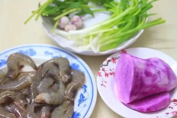 2.1 Nguyên liệu nấu canh khoai mỡ tôm tươi 2.1 Nguyên liệu nấu canh khoai mỡ tôm tươi