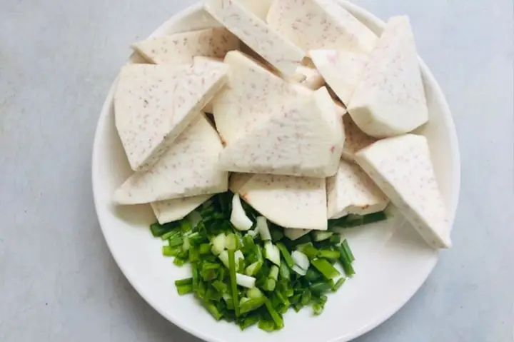 Cách Làm Món Sườn Heo Hầm Củ Môn Cách Làm Món Sườn Heo Hầm Củ Môn