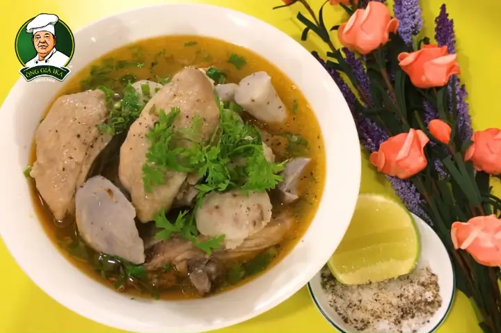 2. Công thức 2: Móng giò nấu khoai sọ