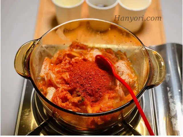 Cách Nấu Canh Kim Chi Thịt Heo Hàn Quốc Ngon Chuẩn Vị Trong Vòng 20 Phút