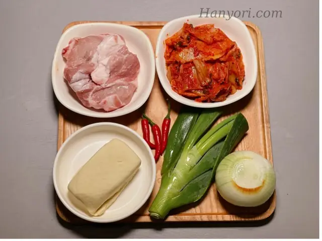 Cách Nấu Canh Kim Chi Thịt Heo Hàn Quốc Ngon Chuẩn Vị Trong Vòng 20 Phút