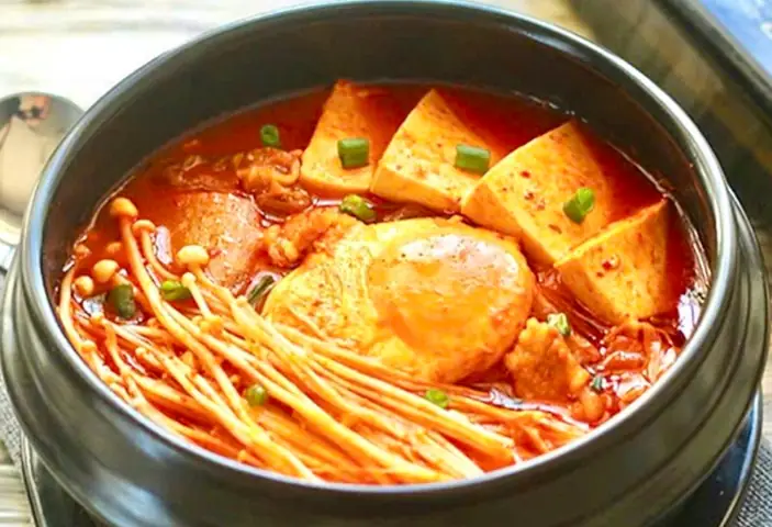 3. Canh kim chi trứng