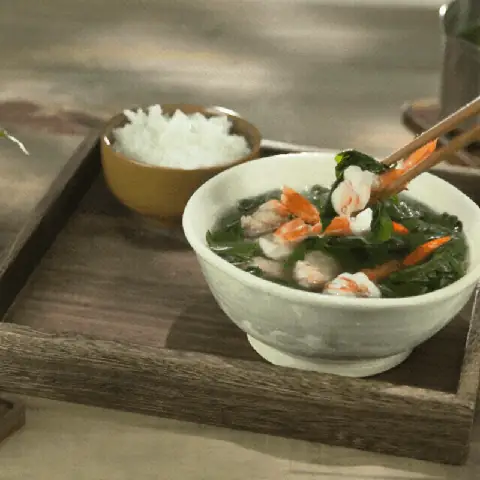 Cách Thực Hiện Canh Tôm Lá Ớt