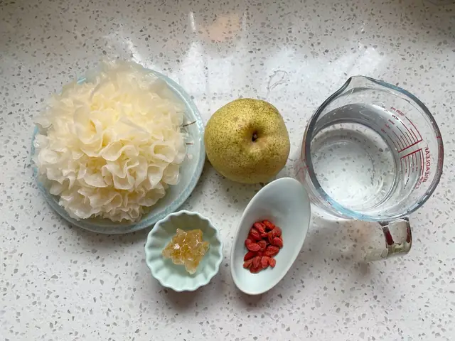 CÁCH NẤU CANH LÊ NẤM TUYẾT