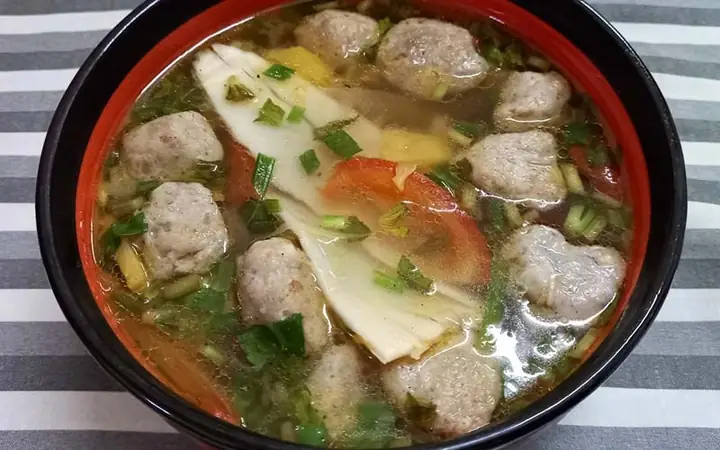 Bạn Đã Biết Cách Nấu Canh Măng Chua Chả Cá Thác Lác Thơm Ngon Khiến Cả Nhà Ai Nấy Cũng Thích Hay Chưa? Nếu Chưa Thì Hãy Tham Khảo Ngay Bài Viết Dưới Đây Của Bách Hóa Xanh.