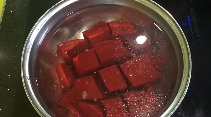 Cách Làm Món Canh Tiết Luộc Mịn Mát