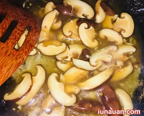 Mềm Ngọt Thơm Ngon Món Cải Thảo Sốt Nấm Hương Siêu Đơn Giản !