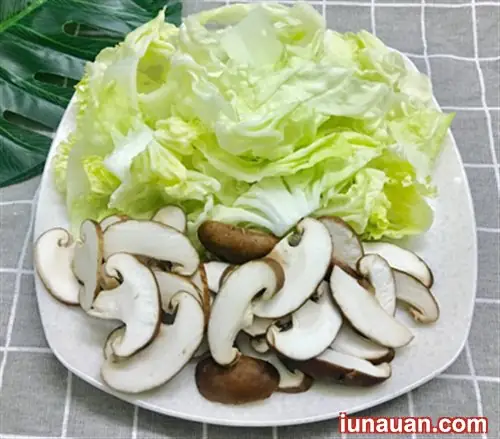 Mềm Ngọt Thơm Ngon Món Cải Thảo Sốt Nấm Hương Siêu Đơn Giản !