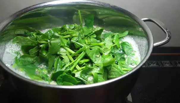 1. Canh mồng tơi nấu không đơn giản