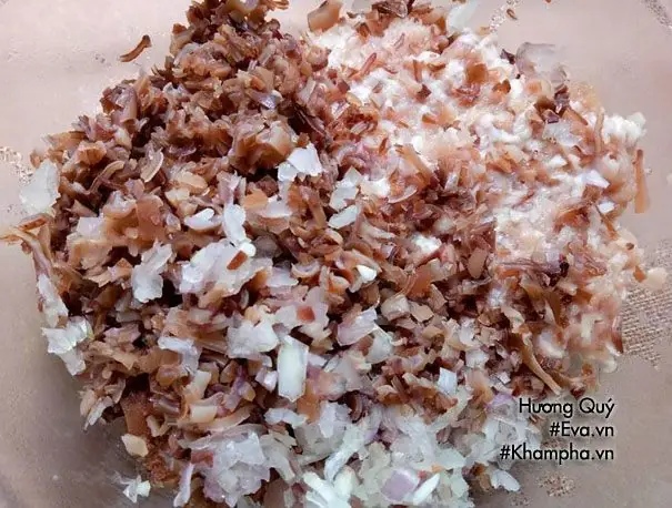 Bước 2: Ướp thịt nhồi mướp đắng