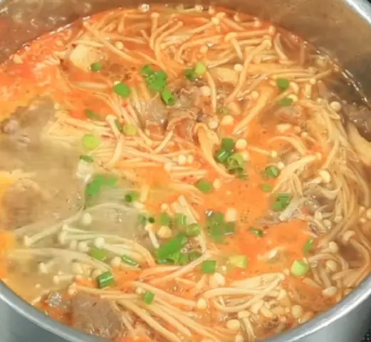 3. Canh Nấm Kim Châm Thịt Bò