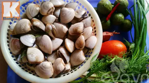 Những ngày nắng nóng thì canh ngao nấu sấu chính là giải pháp tuyệt hay cho bữa cơm gia đình.