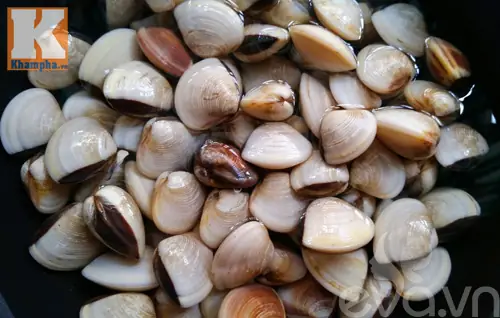 Những ngày nắng nóng thì canh ngao nấu sấu chính là giải pháp tuyệt hay cho bữa cơm gia đình. Những ngày nắng nóng thì canh ngao nấu sấu chính là giải pháp tuyệt hay cho bữa cơm gia đình.