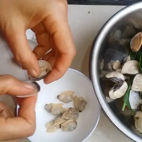 Sơ chế và luộc nghêu Sơ chế và luộc nghêu