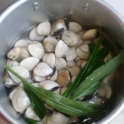 Sơ chế và luộc nghêu Sơ chế và luộc nghêu