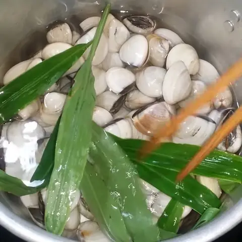 Sơ chế và luộc nghêu Sơ chế và luộc nghêu