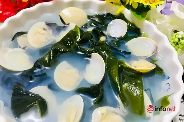 Bát Canh Rong Biển Đậm Đà Được Nấu Với Ngao Vừa Ngọt Vừa Mát Rất Ngon Miệng Trong Những Bữa Cơm Gia Đình, Đặc Biệt Là Các Bé Rất Thích Khi Dùng Với Cơm Trắng.