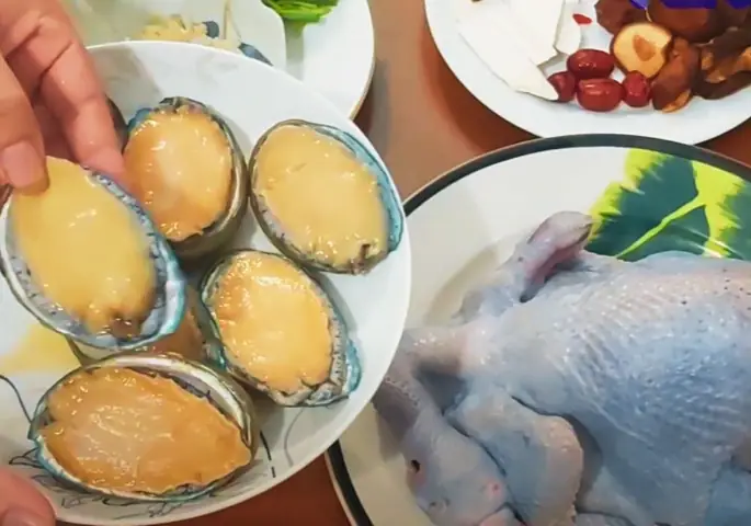 Nguyên liệu cho gà hầm bào ngư