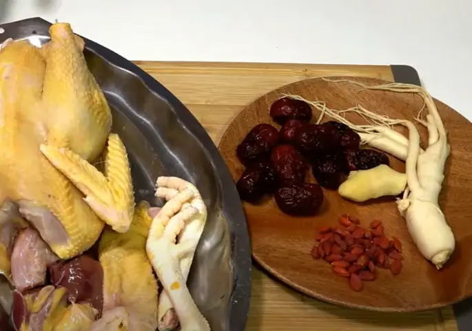 Nguyên liệu cho gà hầm sâm