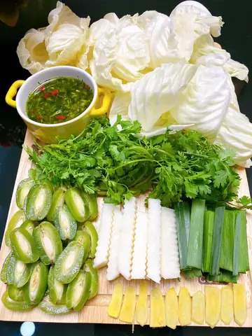 Nhót có vị chua không chỉ là thứ quà vặt ngon miệng mà còn có thể chế biến được nhiều món ngon tốt cho sức khỏe. Hãy thử đổi vị ẩm thực hàng ngày cho gia đình với 3 món ngon dưới đây.