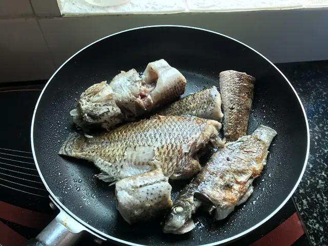 2.1. Sơ Chế Nhút, Cá