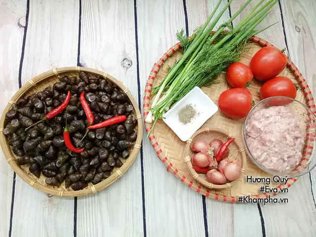 Canh ốc nấu chua nóng hổi hấp dẫn chắc chắn sẽ giúp bữa cơm gia đình ngày hè thêm ngon miệng