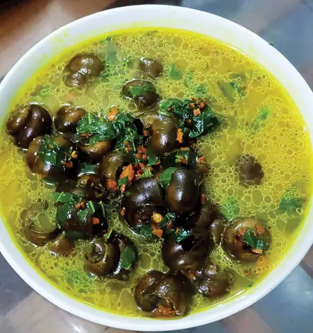 Món Canh Ốc Lá Lốt Nghệ.