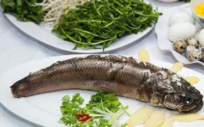 Cách Bóc Vỏ Tôm Chín Không Bị Nóng Và Dây Bẩn, Còn Được Khen Là Khéo Léo, Duyên Dáng Khi Đi Ăn Cỗ