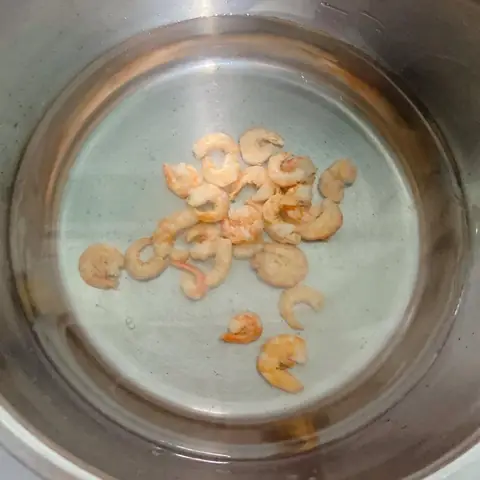 Nấu canh rau đay với tôm khô