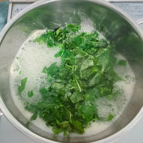 Nấu canh rau đay với tôm khô