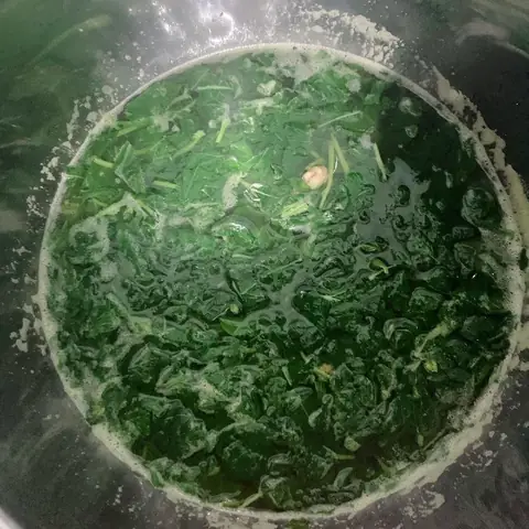 Nấu canh rau đay với tôm khô