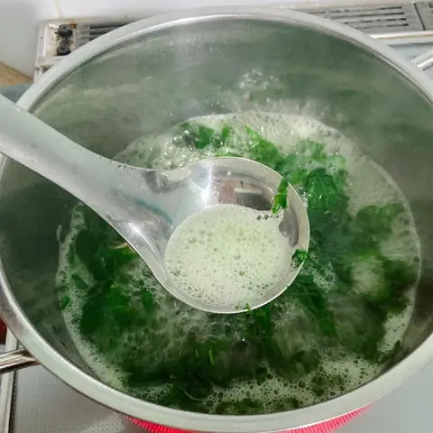 Nấu canh rau đay với tôm khô