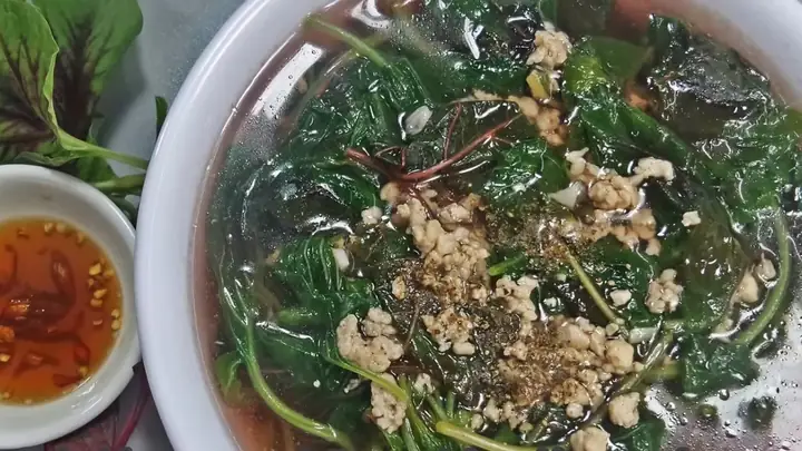 Canh rau dền thịt băm và tôm khô
