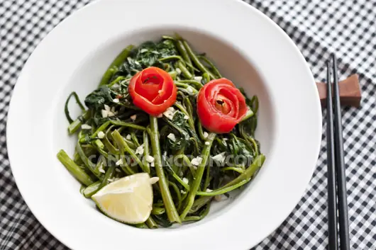 Hai cách làm Rau muống xào tỏi xanh ngon Hai cách làm Rau muống xào tỏi xanh ngon