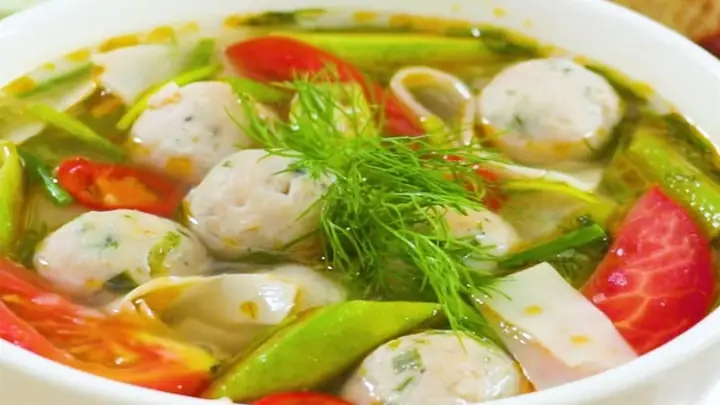 2. Canh cá thác thác cà chua măng chua