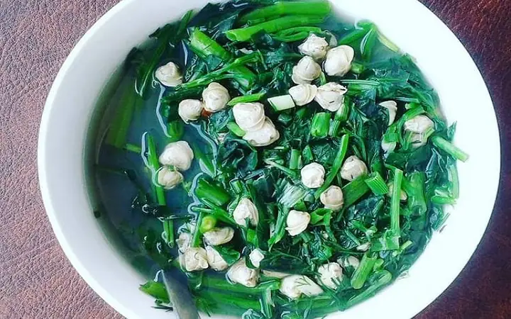 Hướng dẫn cách nấu canh rau muống với lạc ngon chuẩn vị