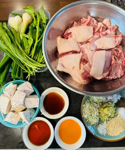 Nồi Vịt Om Sấu Có Vịt Cỏ, Nắm Rau Muống, Mấy Củ Khoai Sọ... Nồi Vịt Om Sấu Có Vịt Cỏ, Nắm Rau Muống, Mấy Củ Khoai Sọ...