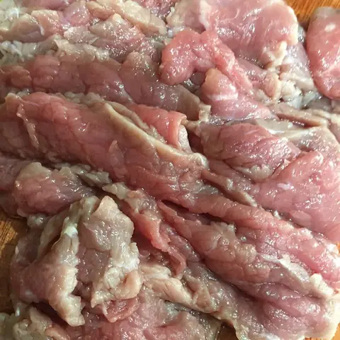 Sơ chế và ướp thịt bò