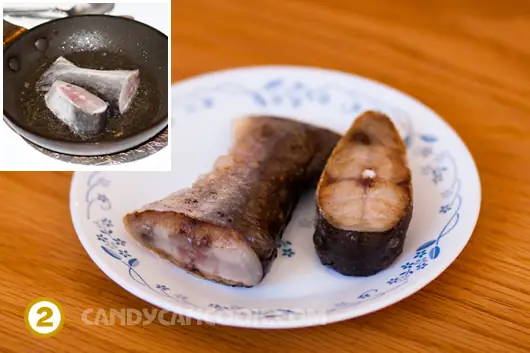 Rán cá lửa to để vàng đều hai mặt là được