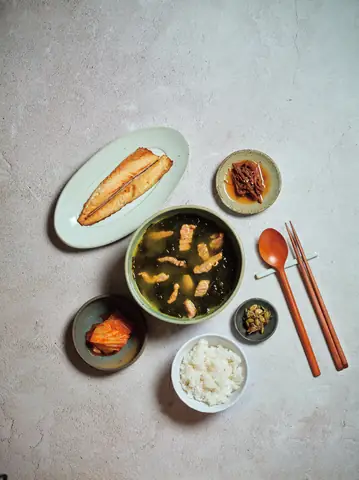 CANH RONG BIỂN MẰN MẶN VÀ THƠM VỊ BIỂN CANH RONG BIỂN MẰN MẶN VÀ THƠM VỊ BIỂN