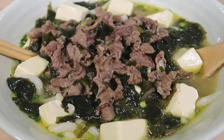 1. Canh rong biển thịt bò