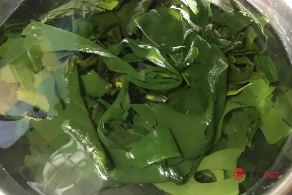 Bát Canh Rong Biển Đậm Đà Được Nấu Với Ngao Vừa Ngọt Vừa Mát Rất Ngon Miệng Trong Những Bữa Cơm Gia Đình, Đặc Biệt Là Các Bé Rất Thích Khi Dùng Với Cơm Trắng.