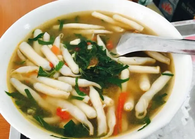 Canh sá sùng lá lốt